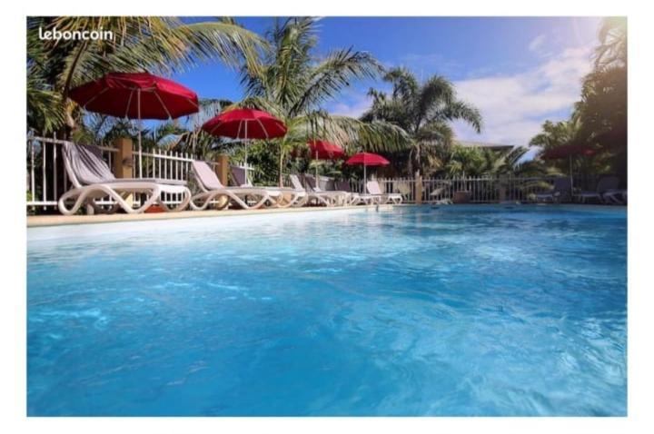 F2 Residence Oasis Terre Rouge A Saint Pierre Exterior photo